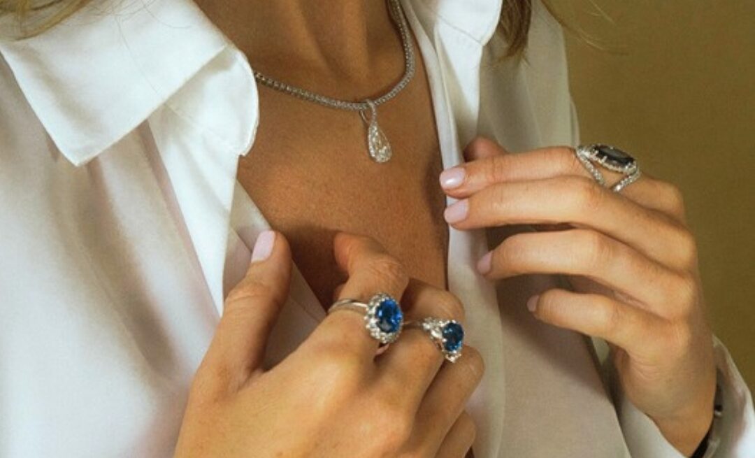 cómo combinar joyas